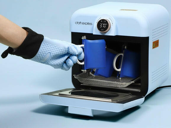 Craft Express Blue Silicone Heat Glove for Sublimation & Crafting.